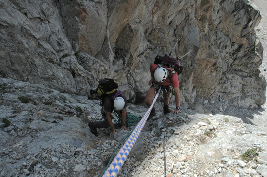 Fototapeta la corde et les alpinistes