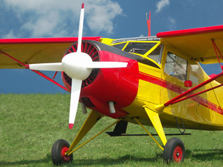 highwing airplane
