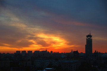 Fototapeta na wymiar Zachód słońca nad wielkim mieście