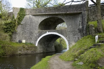 Selbstklebende Fototapete Kanal canal bridge - leeds liverpool canal