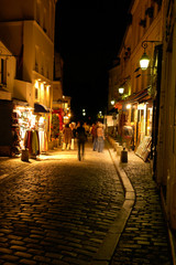 Fototapeta na wymiar Montmartre w nocy, Paryż, portret