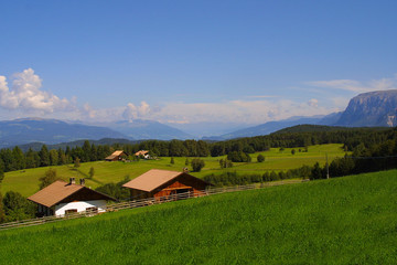 Fototapeta na wymiar Południowy Tyrol, malowniczy krajobraz
