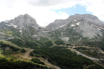 Fototapeta na wymiar Stacja de ski de Gourette