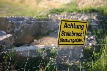 achtung steinbruch!