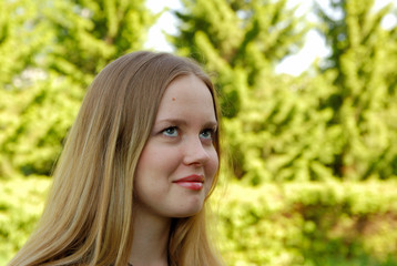 Naklejka premium beautiful girl in park