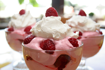 raspberries cream