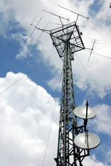 antennenanlage für fernsehen, mobilfunk, radio