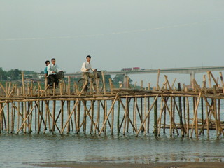 pont en bois, cambodge
