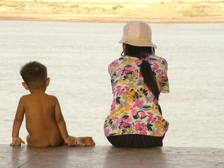 au bord de l'eau, cambodge