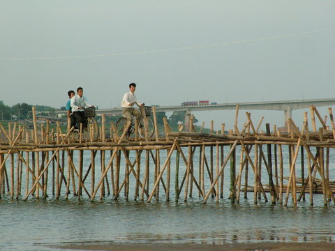 pont en bois, cambodge