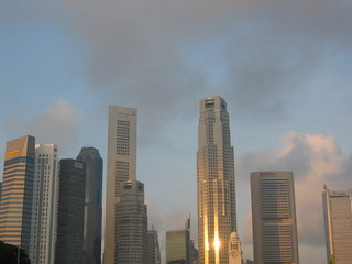 Fototapeta na wymiar raffles place singapore at dawn