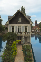 Fototapeta na wymiar dom w Strasburgu