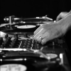 dee jay on the mix