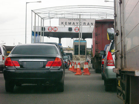 highway gate