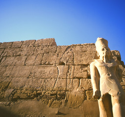 statue luxor egypt