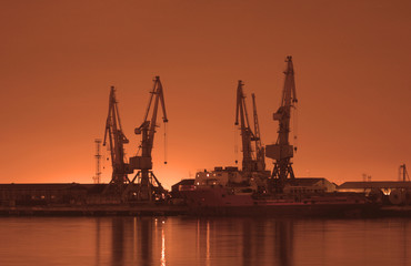 Obraz premium baku port at night at sunrise