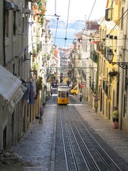 strassenbahn in lissabon