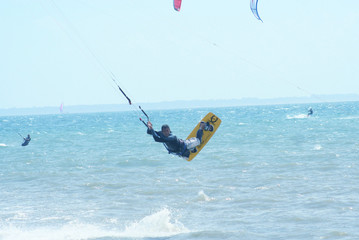 kite surfing à la tranche sur mer (85)