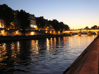 Naklejka premium paris la nuit