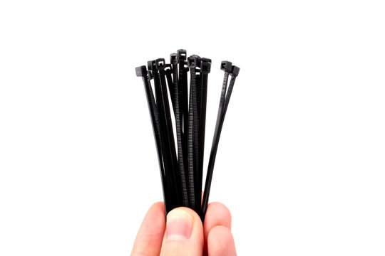 kabelbinder in der hand, cable strap
