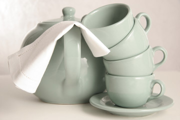 teapot with cups.