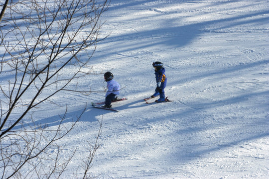 little girls skiing