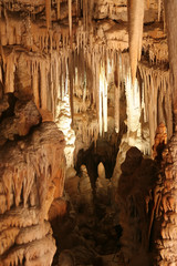 stalactite cave - 1102983