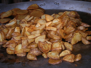 bratkartoffel in pfanne
