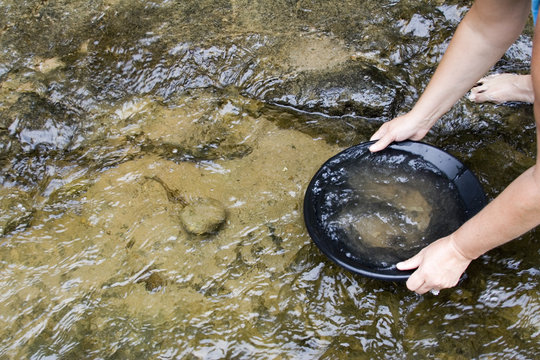 gold panning for gold