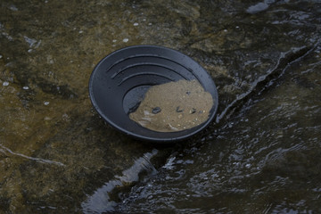 gold panning prospecting