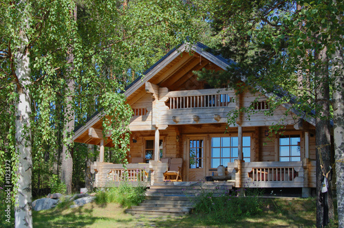 деревянный домик в лесу бесплатно
