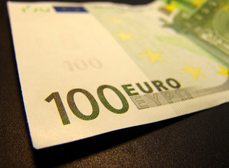 100 euro