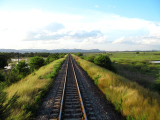 Fototapeta na wymiar chemin de fer en thailande