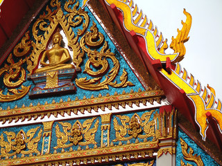 Fototapeta na wymiar détail toit temple bouddhiste