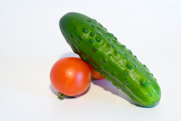 tomate gurke auf weiss ao_060823_2424.cr2