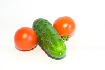 tomate gurke auf weiss ao_060823_2419.cr2