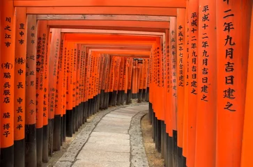 Fotobehang torii gates of fushimi inari shrine, kyoto, japan © Can Balcioglu
