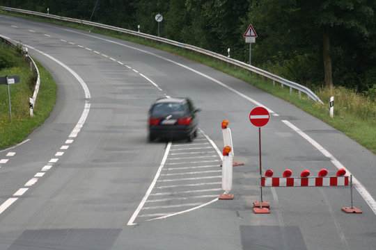 durchfahrt verboten