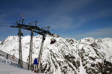 Obraz premium ski lift and mountains
