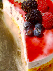 cheesecake with berries