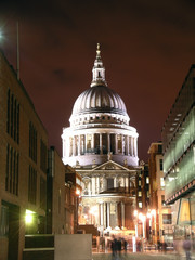 Fototapeta na wymiar st paul's cathedral at night