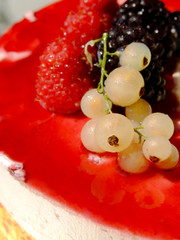 Obraz na płótnie Canvas cheesecake with berries