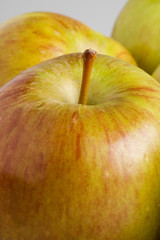 green and red apples