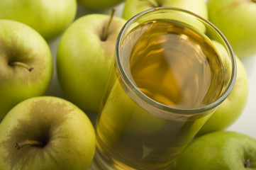 apple juice and some green apples