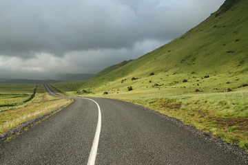 Fototapeta na wymiar drogowego i chmury