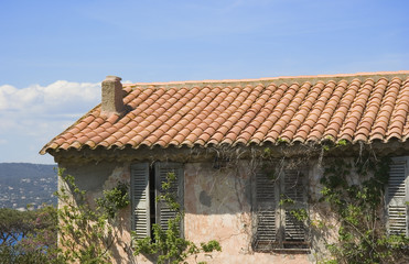 Fototapeta na wymiar ancient stone cottage