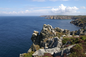 le beau paysage sauvage côtier breton