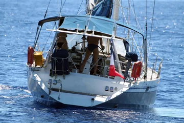 Foto op geborsteld aluminium Zeilen sailboat rear