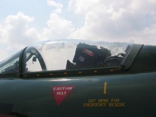 Fototapeta na wymiar aircraft - przód kokpitu myśliwca