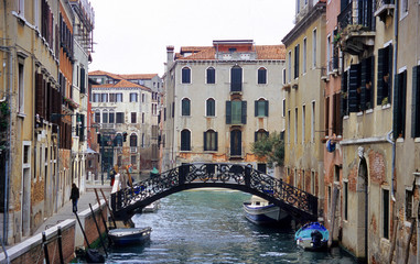 Fototapeta na wymiar typical venetian canal